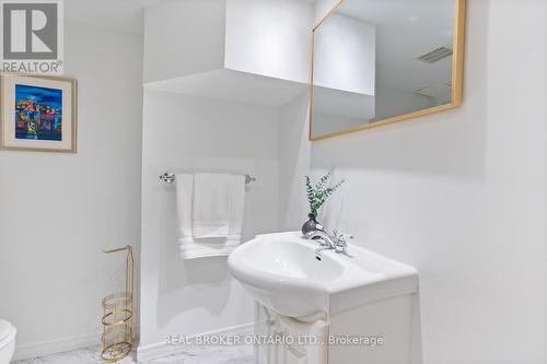 7 Juniper Avenue, Toronto, ON - Indoor Photo Showing Bathroom