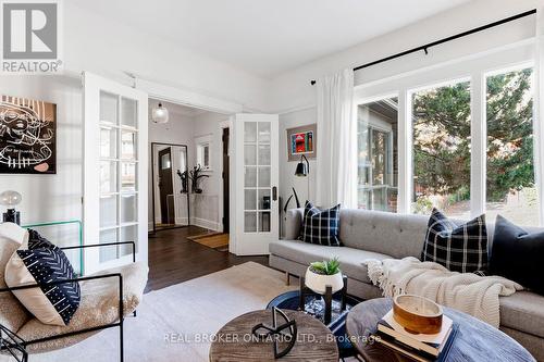 7 Juniper Avenue, Toronto, ON - Indoor Photo Showing Living Room