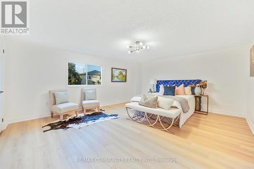 89 Hewitt Crescent, Ajax, ON - Indoor Photo Showing Living Room