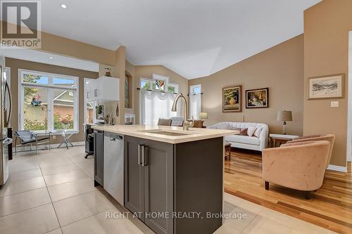 36 Sable Run Drive, Ottawa, ON - Indoor Photo Showing Kitchen