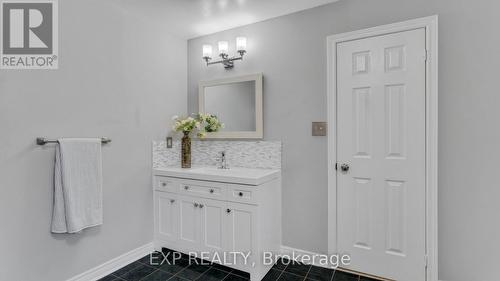 7159 Spyglass Crescent, Mississauga, ON - Indoor Photo Showing Bathroom