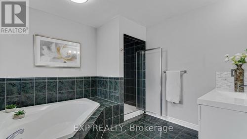7159 Spyglass Crescent, Mississauga, ON - Indoor Photo Showing Bathroom