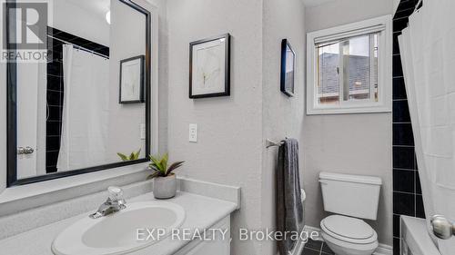 7159 Spyglass Crescent, Mississauga, ON - Indoor Photo Showing Bathroom