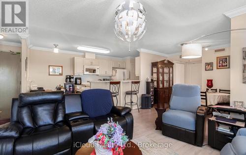 606 - 10 Dayspring Circle, Brampton, ON - Indoor Photo Showing Living Room