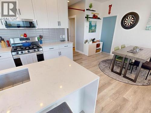 402-7175 Duncan Street, Powell River, BC - Indoor Photo Showing Kitchen