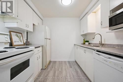78 - 700 Paisley Road, Guelph (Willow West/Sugarbush/West Acres), ON - Indoor Photo Showing Kitchen With Double Sink