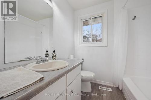 78 - 700 Paisley Road, Guelph (Willow West/Sugarbush/West Acres), ON - Indoor Photo Showing Bathroom