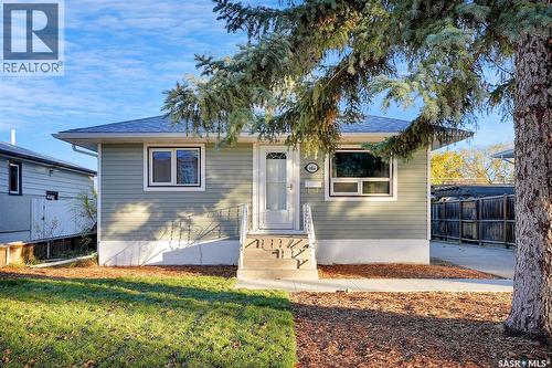 668 Grandview Street W, Moose Jaw, SK - Outdoor