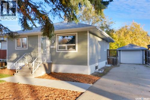 668 Grandview Street W, Moose Jaw, SK - Outdoor