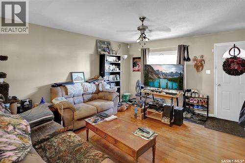 668 Grandview Street W, Moose Jaw, SK - Indoor Photo Showing Living Room