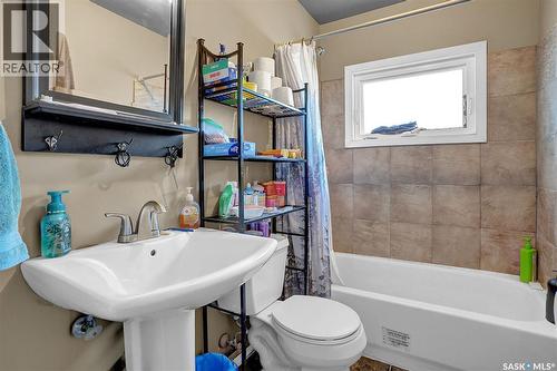 668 Grandview Street W, Moose Jaw, SK - Indoor Photo Showing Bathroom