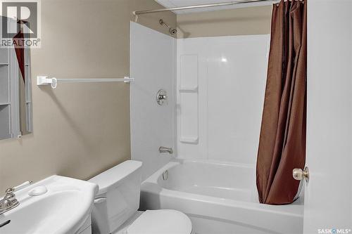 668 Grandview Street W, Moose Jaw, SK - Indoor Photo Showing Bathroom