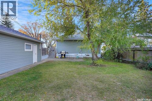 668 Grandview Street W, Moose Jaw, SK - Outdoor