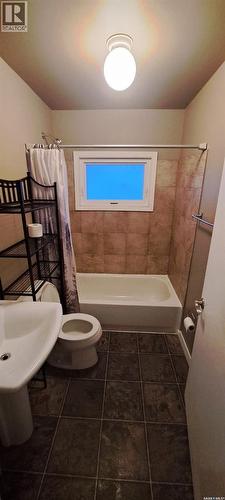 668 Grandview Street W, Moose Jaw, SK - Indoor Photo Showing Bathroom