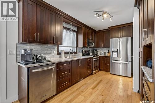 418 Tennant Way, Saskatoon, SK - Indoor Photo Showing Kitchen