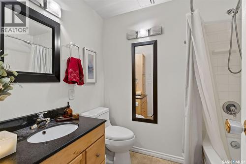 418 Tennant Way, Saskatoon, SK - Indoor Photo Showing Bathroom