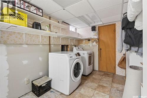 418 Tennant Way, Saskatoon, SK - Indoor Photo Showing Laundry Room