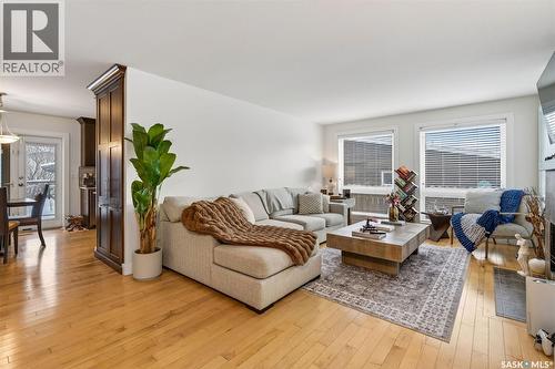 418 Tennant Way, Saskatoon, SK - Indoor Photo Showing Living Room