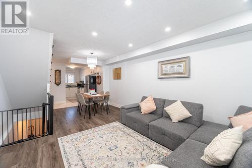 15B - 5865 Dalebrook Crescent, Mississauga, ON - Indoor Photo Showing Living Room