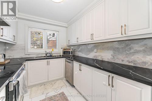 15B - 5865 Dalebrook Crescent, Mississauga, ON - Indoor Photo Showing Kitchen