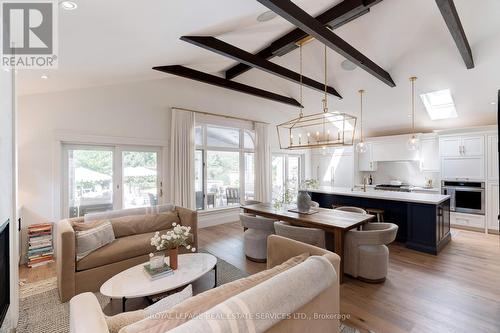 41 Fairwood Place E, Burlington, ON - Indoor Photo Showing Living Room