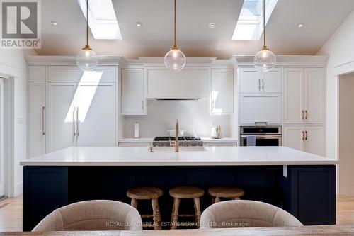 41 Fairwood Place E, Burlington, ON - Indoor Photo Showing Kitchen With Upgraded Kitchen