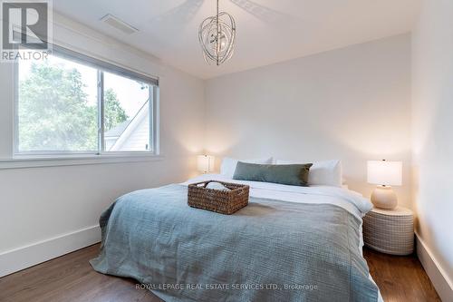 41 Fairwood Place E, Burlington, ON - Indoor Photo Showing Bedroom