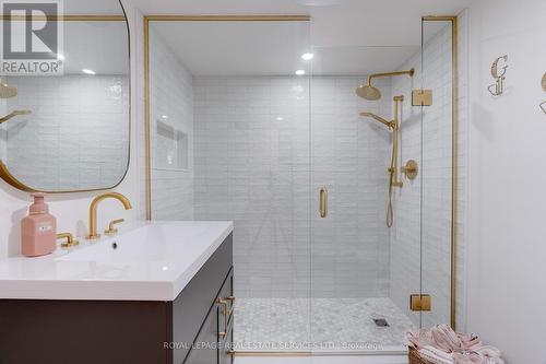 41 Fairwood Place E, Burlington, ON - Indoor Photo Showing Bathroom