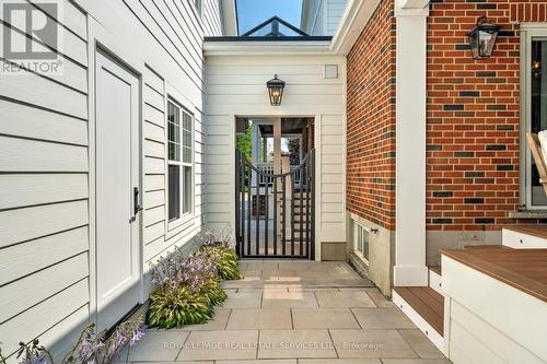 41 Fairwood Place E, Burlington, ON - Outdoor With Exterior