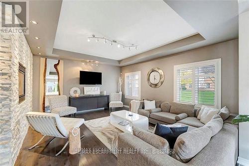349 Valridge Drive, Hamilton, ON - Indoor Photo Showing Living Room