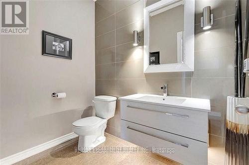 349 Valridge Drive, Hamilton, ON - Indoor Photo Showing Bathroom