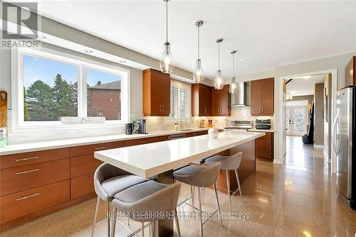 349 Valridge Drive, Hamilton, ON - Indoor Photo Showing Kitchen With Upgraded Kitchen