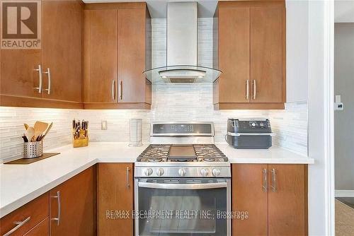 349 Valridge Drive, Hamilton, ON - Indoor Photo Showing Kitchen