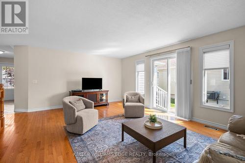 193 Glenariff Drive, Hamilton, ON - Indoor Photo Showing Living Room