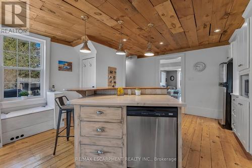 124 Colver Street, West Lincoln, ON - Indoor Photo Showing Kitchen