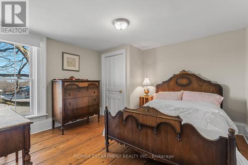 124 Colver Street, West Lincoln, ON - Indoor Photo Showing Bedroom
