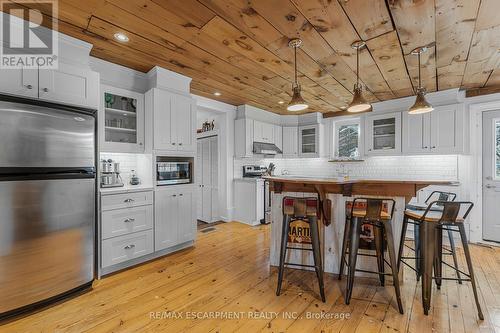 124 Colver Street, West Lincoln, ON - Indoor Photo Showing Kitchen With Upgraded Kitchen