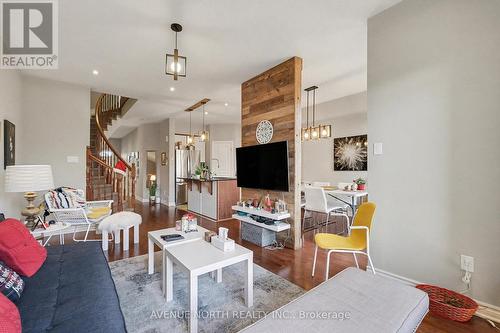 365 Cooks Mill Crescent, Ottawa, ON - Indoor Photo Showing Living Room