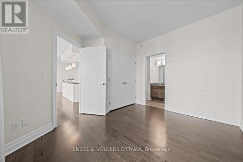 Access to your Jack & Jill ensuite - 207 - 235 Kent Street, Ottawa, ON - Indoor Photo Showing Other Room