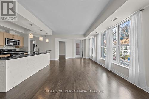 Generous living and dining area - 207 - 235 Kent Street, Ottawa, ON - Indoor Photo Showing Kitchen