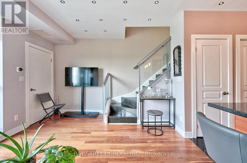 Uph3 - 1 Avondale Avenue, Toronto, ON - Indoor Photo Showing Other Room