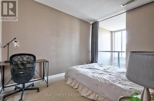 Uph3 - 1 Avondale Avenue, Toronto, ON - Indoor Photo Showing Bedroom