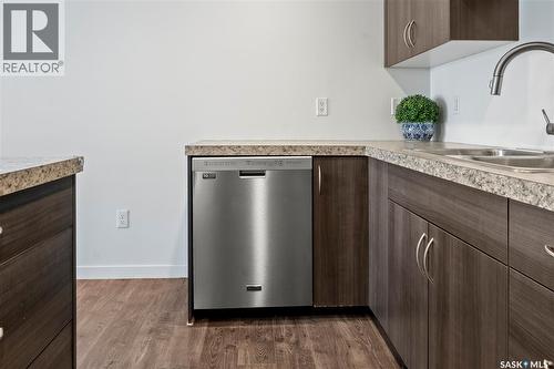 39 5702 Gordon Road, Regina, SK - Indoor Photo Showing Kitchen With Double Sink