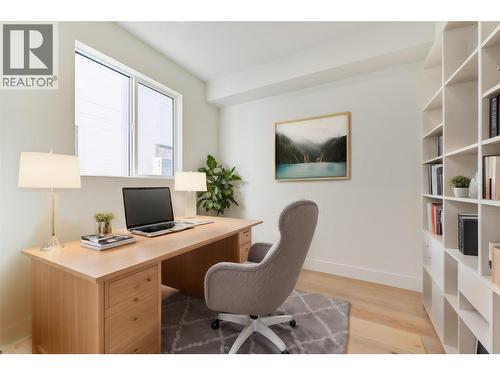 home office / den or 4 th bedroom? - 857 Kinnear Court, Kelowna, BC - Indoor Photo Showing Office