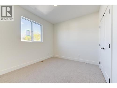 857 Kinnear Court, Kelowna, BC - Indoor Photo Showing Other Room
