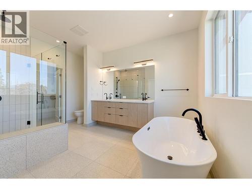 spa like master bath - 857 Kinnear Court, Kelowna, BC - Indoor Photo Showing Bathroom