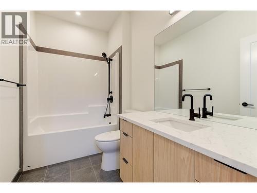 857 Kinnear Court, Kelowna, BC - Indoor Photo Showing Bathroom
