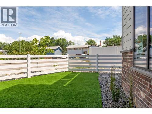 pet friendly - 857 Kinnear Court, Kelowna, BC - Outdoor