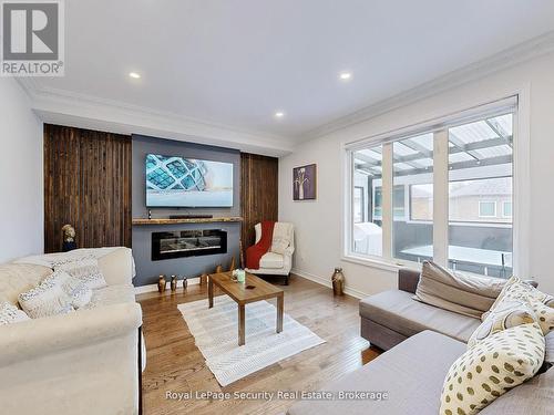 128 Daiseyfield Crescent, Vaughan, ON - Indoor Photo Showing Living Room With Fireplace