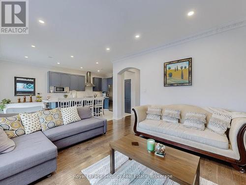 128 Daiseyfield Crescent, Vaughan, ON - Indoor Photo Showing Living Room